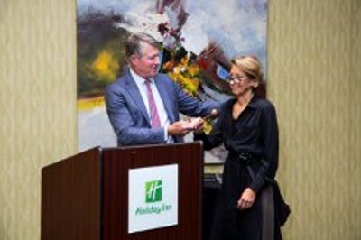 Indianapolis Plastic Surgeons | Dr. Stephen Perkins, MD Dr. Stephen Perkins Hands the IMS Gavel to Susan K. Maisel, MD